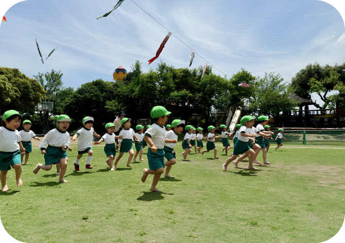 天然芝生の園庭
